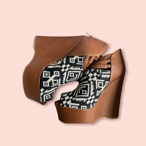 Brown wedges with black and white print
